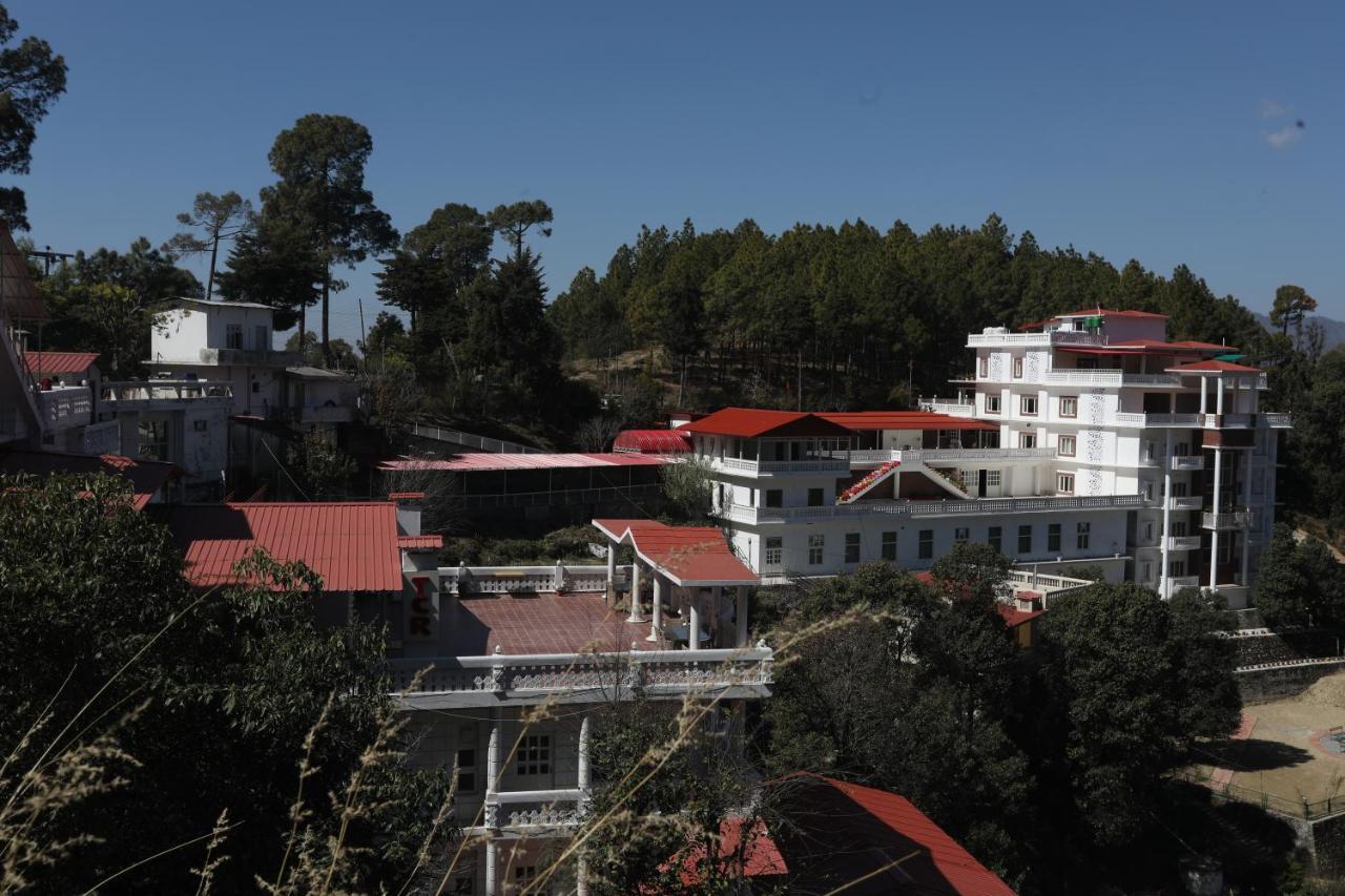 Tehri Club And Resort Chamba  Buitenkant foto