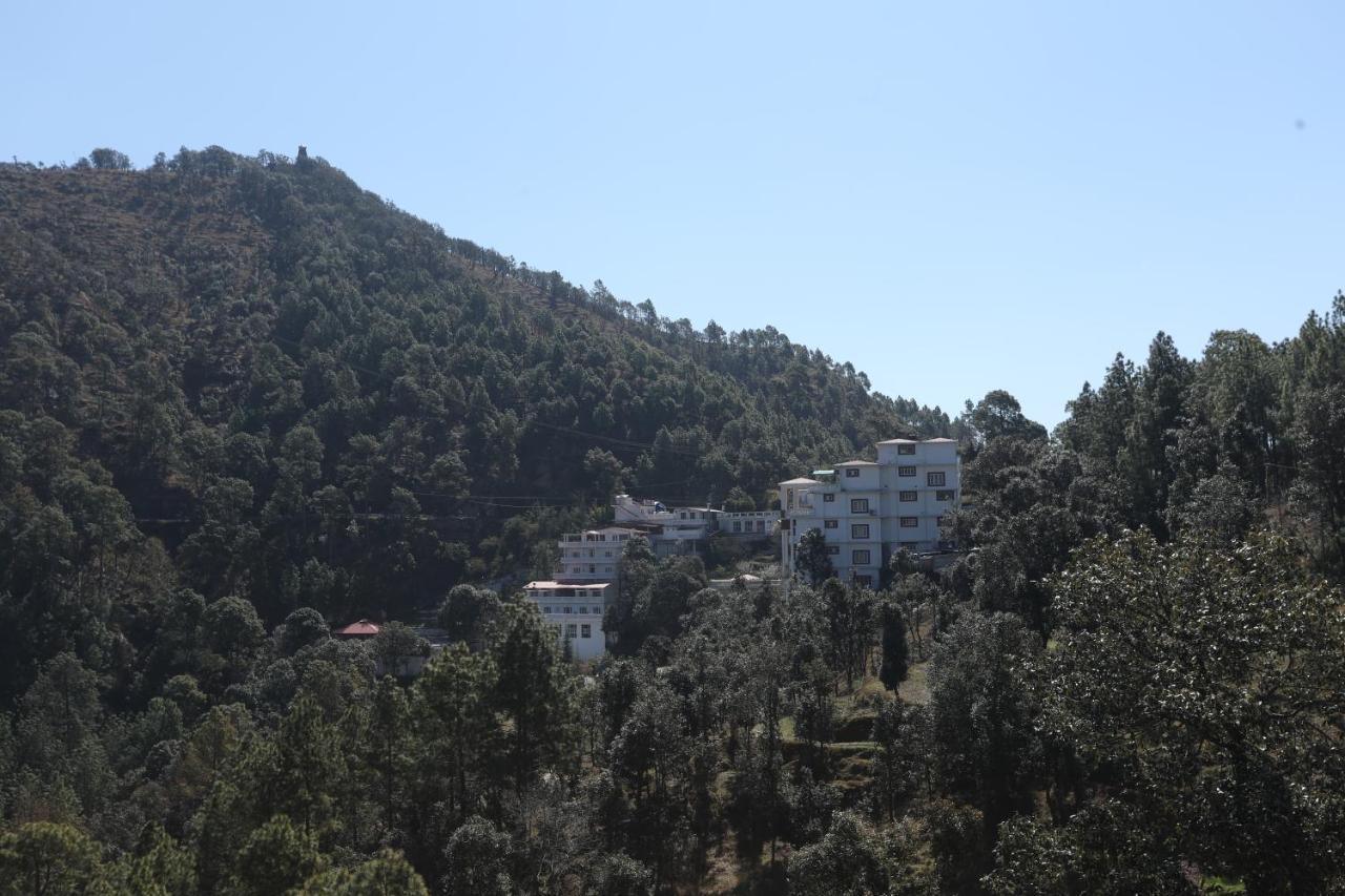 Tehri Club And Resort Chamba  Buitenkant foto